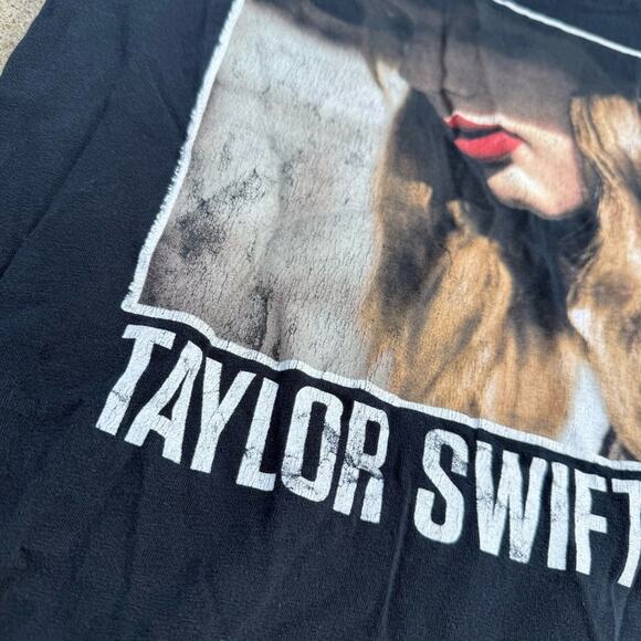 2013 Taylor Swift Red 2013 Tour Black Graphic T-Shirt Women’s Small - Picture 2 of 6